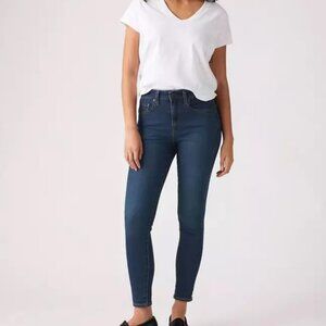 NWOT Levi's 721 High-Rise Skinny Dark Wash Size 33